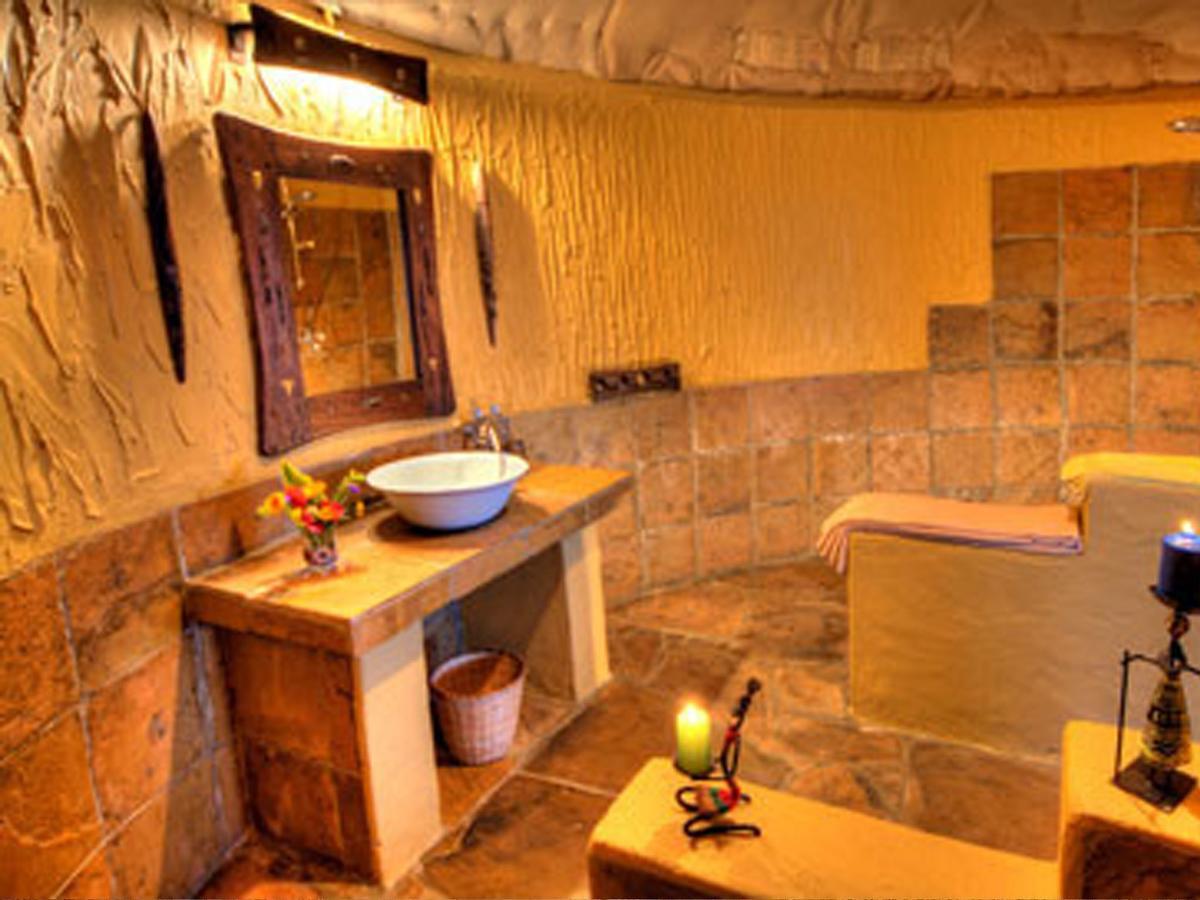 Rhino Watch Safarilodge Mweiga Room photo